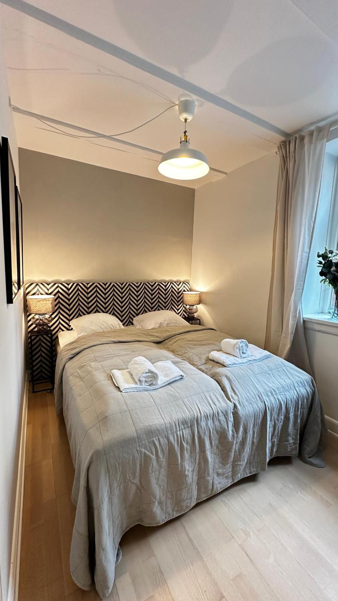 Lovstraede From 1 To 6 - Carolinas København